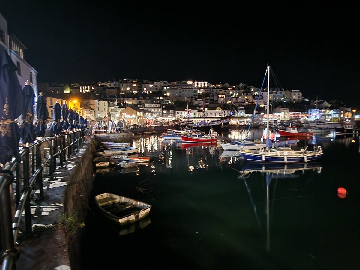 After an amazing meal at Brixhams' latest offering.......'Olive' we then enjoyed this amazing view of inner harbour
#Brixham #lovebrixham #visitbrixham #nightsky #Englishriviera #torbay #lights #harbourlights #Harbour #port #fishingport #visitdevon #olive #oliverestaurant