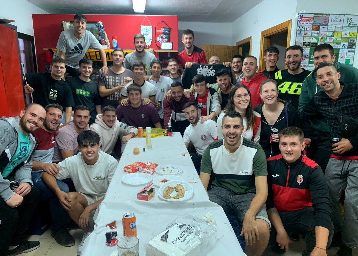 Anoche finalizamos la semana de entrenamientos con una buena cena junto con nuestros <a href="/KRabiakanes/">Kamotxo Rabiakanes</a> 
PD: Este domingo empieza lo bueno 💪🏻⚽️🔥