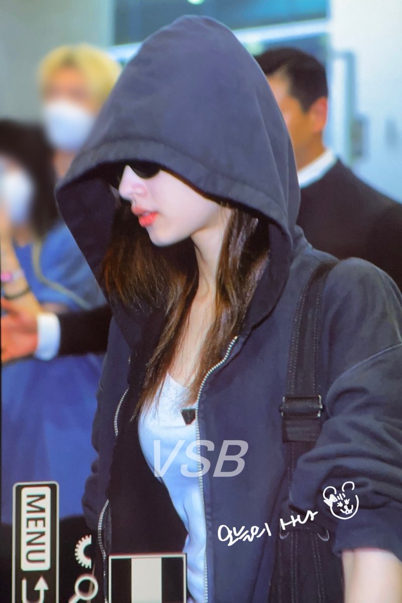 VSB_1229's tweet photo. 230916 ICN

까리햄찌 등장 🐹✌🏻

#트와이스 #TWICE #사나 #SANA #サナ https://t.co/4FeaqLURQ6