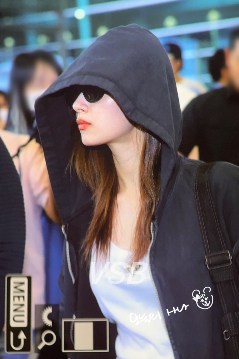 VSB_1229's tweet photo. 230916 ICN

까리햄찌 등장 🐹✌🏻

#트와이스 #TWICE #사나 #SANA #サナ https://t.co/4FeaqLURQ6