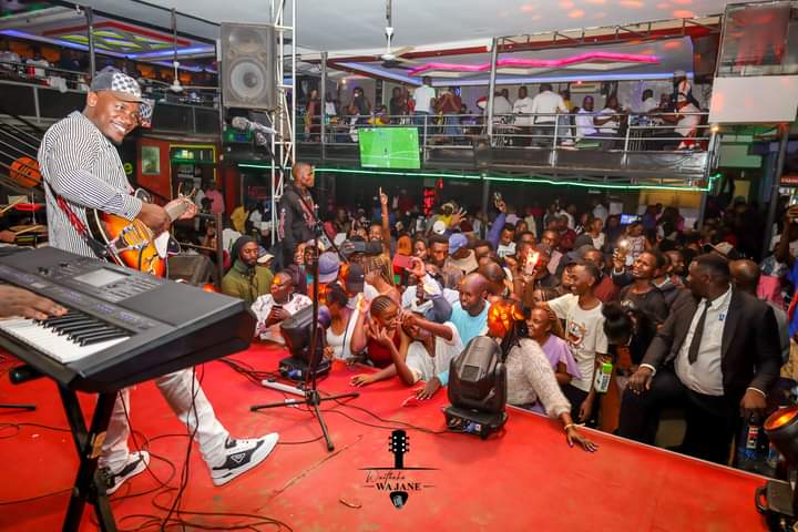 WaithakaWaJane's tweet photo. Tukiwa primary hamkuwa wa brown🤣😂😂vile huwa nawaona siku hizi. Au mlioshea na rangi ya pesa... Asante OJ, leo tuko @lacascada Ruaka https://t.co/nmvYVlLkxn