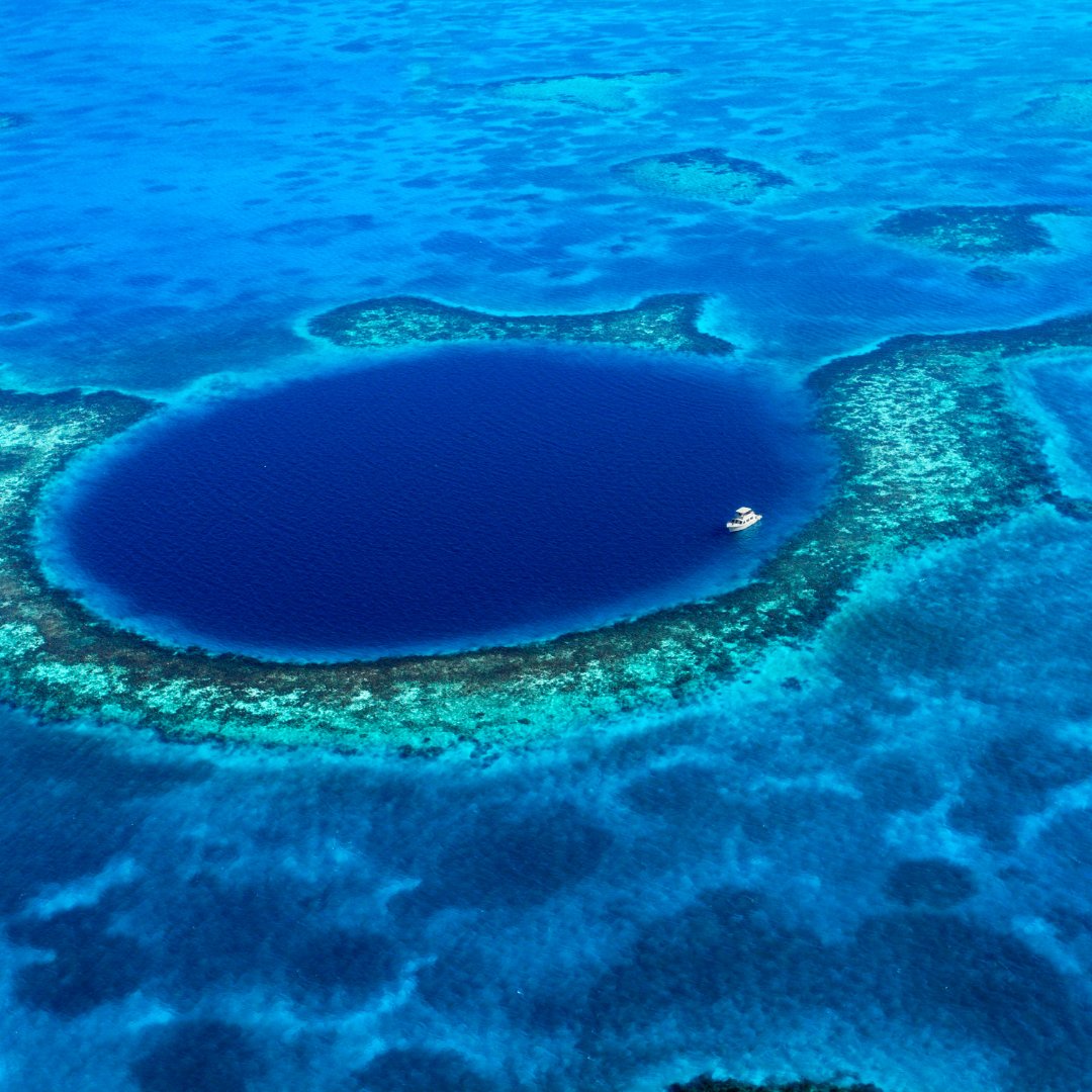 ExploraLangues's tweet image. Let's continue our trip to Belize, at the Great Blue Hole 📍
#anglais #travel #belize #océan #travelphotography #expat #explore #expatlife #voyageursdumonde #traveladdict #raodtrip #neverstopexploring #naturelovers #seetheworld #formationsanglais #formationslangues #nice06