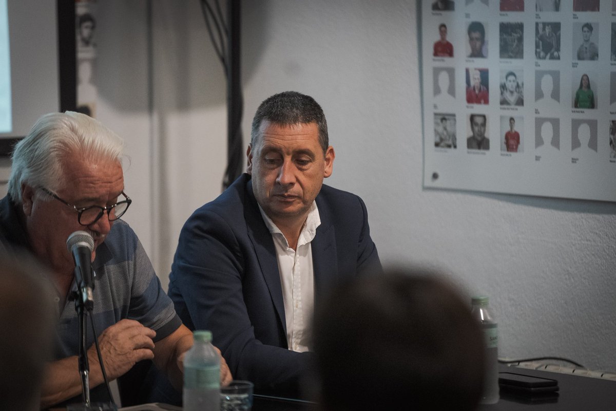 UEO1921's tweet photo. ✍️ Enric Vila és el vicepresident de promoció econòmica. Un actiu indispensable:

@noel_1940 
@royalverd 
@STEF_Espana 
#Manxa
@mgcmutua
@Parlem 
@fredperry 
@MoritzBarcelona 
@caritasgirona 

🙏 I també gràcies als patrocinadors de @UEOplanter i @UEOfemeni!

#ElQueOlotEsMereix https://t.co/P2OP9eSF5o