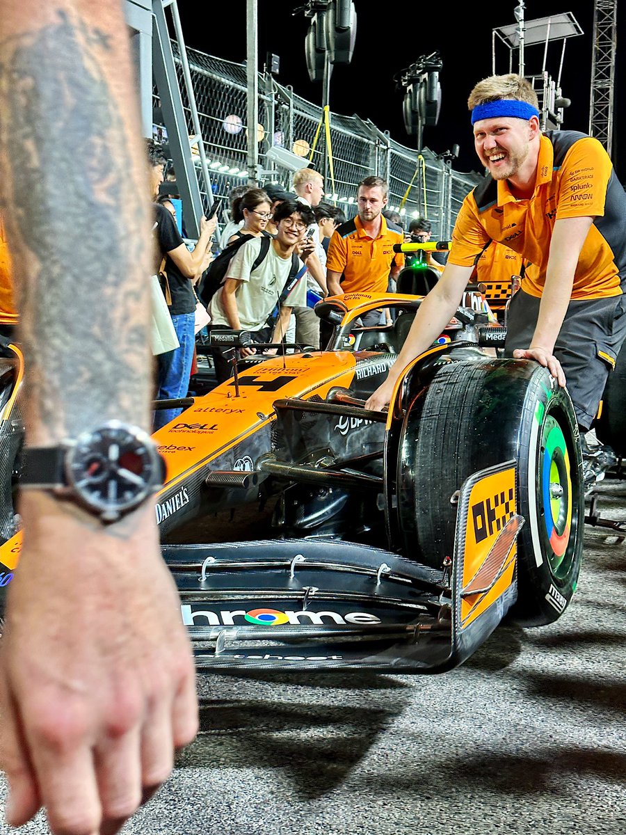 Earlier on Thursday, <a href="/McLarenF1/">McLaren Mastercard Formula 1 Team</a> mechanics rolling back <a href="/LandoNorris/">Lando Norris</a>’ car back to the garage.

#F1 #SingaporeGP