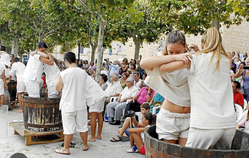 Emoció i orgull de pertanya a un club identificat amb els valors del seu poble. Ara toca disfrutar, que comenci la festa!!!
Visca Binissalem i visca sa Vermada!!!
💪💪💙💙