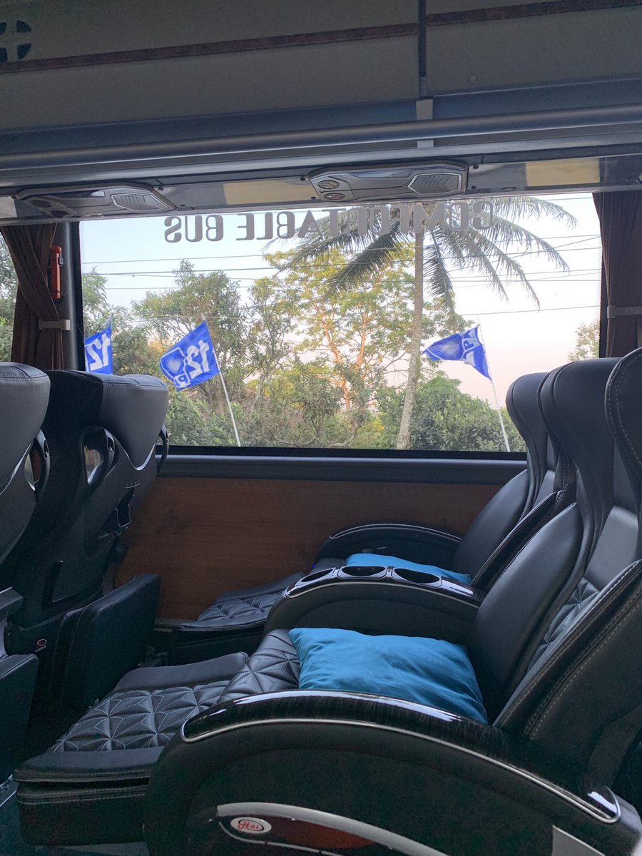 widyaasu's tweet photo. @Widino Kemarin jg baru pertama kali naik bus dr jogja-jkt krn keabisan tiket kereta. Turns out nyaman bgt ga berasa, enakan naik ini dibanding kereta sih, cuma 350k tp tidur nyaman, dapet makan, selimut bantal, trs plusnya pemandangannya bagus bgt😍 https://t.co/Mg2ytnM9I6