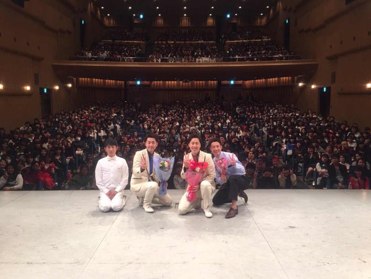 yoshidatachiko's tweet photo. 【🙇今1度拡散希望🙇】11/13NGK単独よろしくお願い致します。超豪華兄さんにお力貸して頂きます。

写真は2013年に漫才アワードで優勝した時に5upの楽屋に貼られてたトキさんの絵、2015年の生誕にも出て頂いた石田さん、2016年に一緒に滝に打たれた時のゆずるさんと僕です。

https://t.co/DuUVgiH62R https://t.co/nTe1vQG6Uy