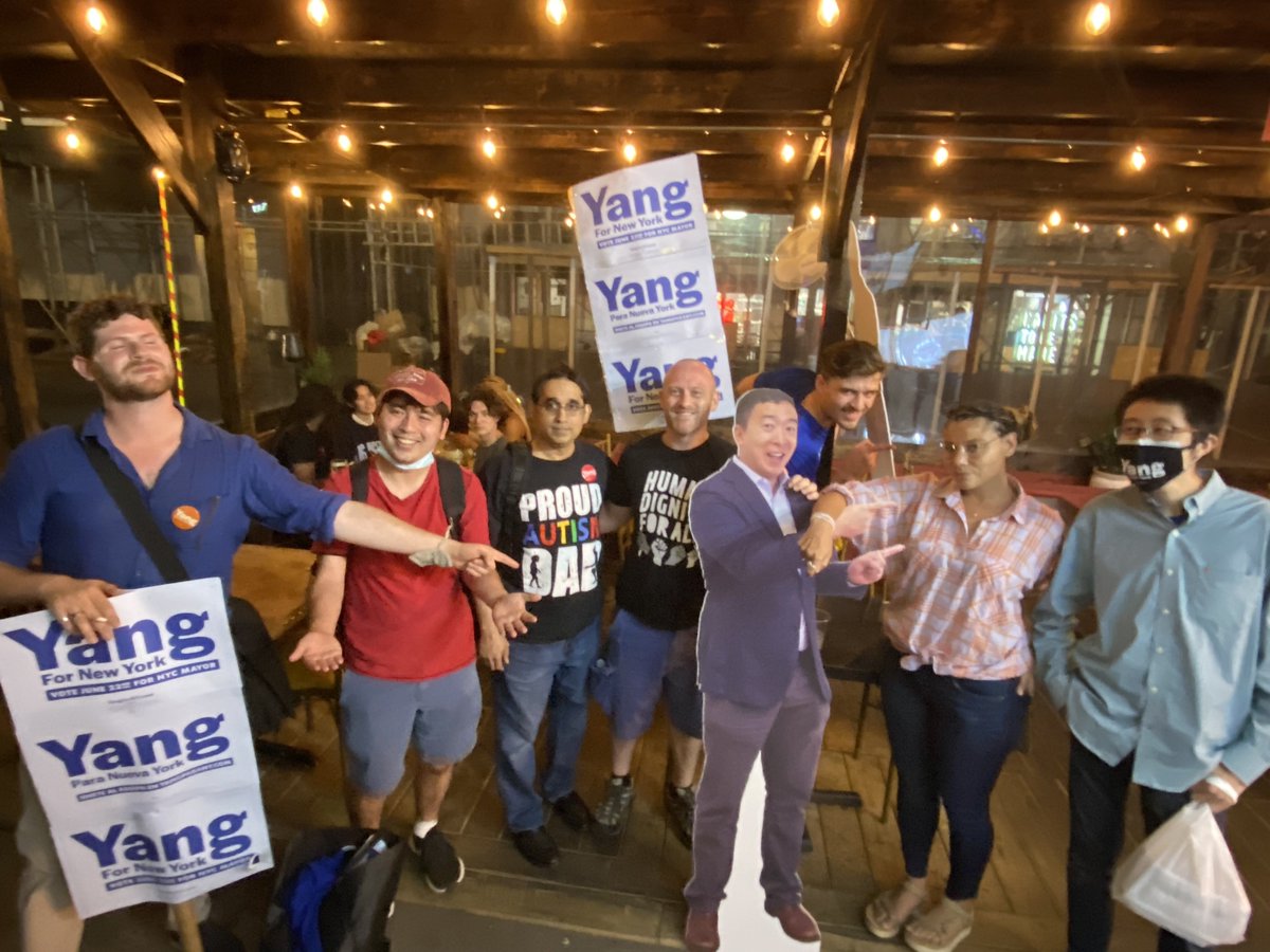 washheights44's tweet photo. Look at this incredible picture from #YangForNY https://t.co/E4kRARtNH5