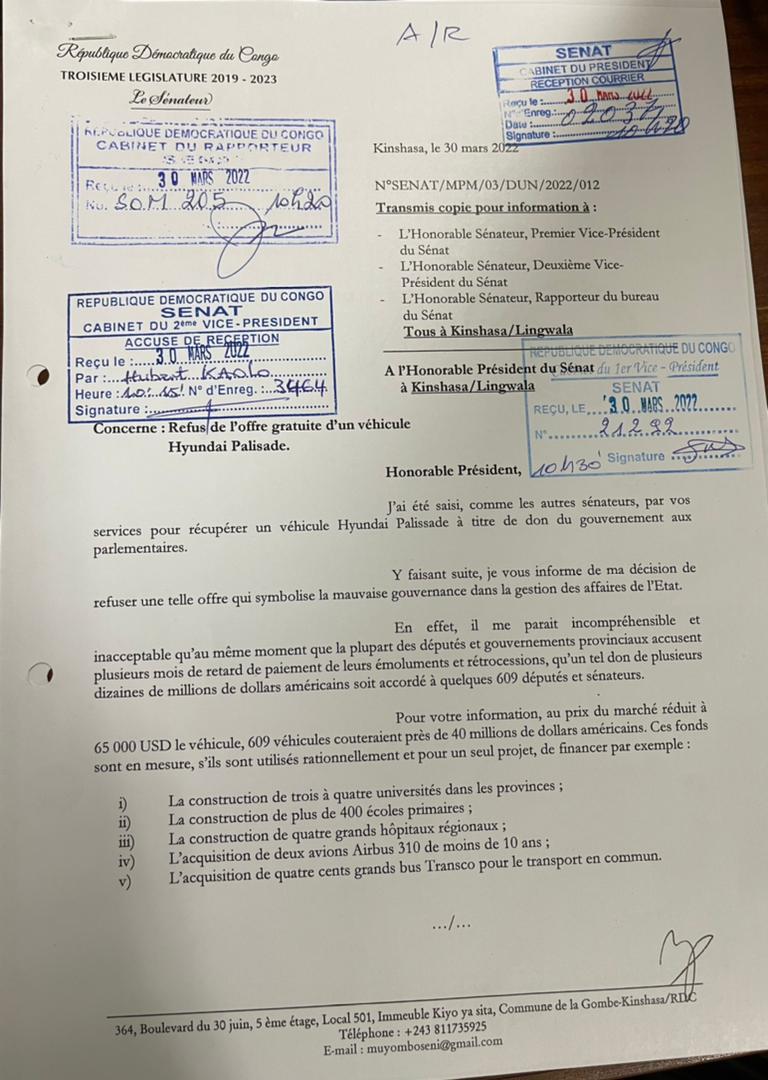 ebalemozindo's tweet image. Le 30/03/2022 : le sénateur @Mapon_Matata avait rejeté la jeep Hyundaï palissade Come cadeau du chef de l'État aux députés nationaux et sénateurs. 
Dans sa lettre @Mapon_Matata avait signifié au président du sénat que le 40 millions $ dépensé pour acheter ces jeeps pouvaient…