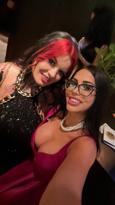 I love @XBIZ and my friends🥰❤️  Amazing people  @ValeBiancoxx  @LindadelSol2  @montse_swinger  @cumbizznis<a class="tags" href="/tag/xbiz">@xbiz</a><a href="/tag/msceuropawold"class="tags"><span>#msceuropawold</span></a>