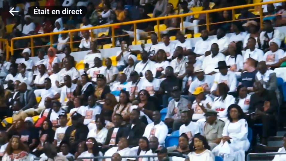 adama_douk's tweet photo. Le Président du FILIGA a rendu un hommage au roi du Tandima

Grand homme
Bonne route 
Vers les étoiles 
Roi du tandima🗣 🇬🇦🌏 https://t.co/LJywvFHQ1G