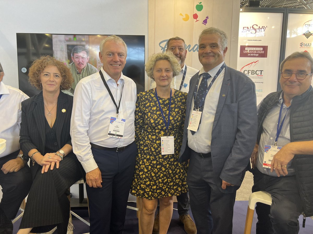 JoelFourny's tweet photo. Les @worldskillsfr sont aussi l’occasion d’échanger avec nos partenaires, confédération et organisations professionnelles 👉🏻 tous mobilisés pour valoriser l’#apprentissage et les filières ! 

#Lyon2023 #worldskills #artisanat https://t.co/S56hB7NXVw