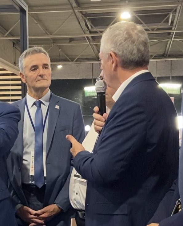 JoelFourny's tweet photo. Les @worldskillsfr sont aussi l’occasion d’échanger avec nos partenaires, confédération et organisations professionnelles 👉🏻 tous mobilisés pour valoriser l’#apprentissage et les filières ! 

#Lyon2023 #worldskills #artisanat https://t.co/S56hB7NXVw
