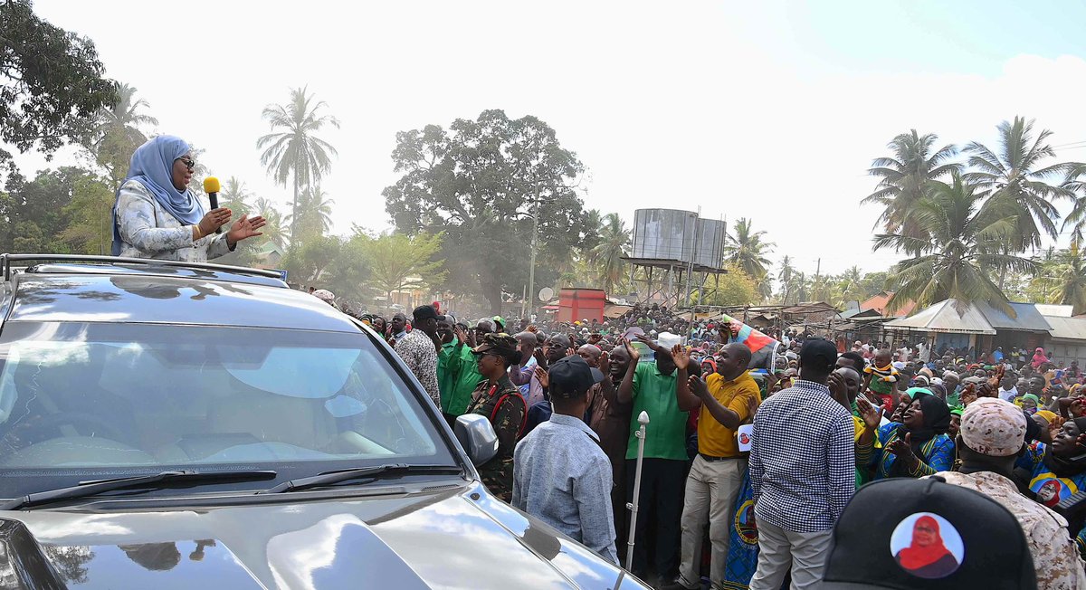 ikulumawasliano's tweet photo. Rais wa Jamhuri ya Muungano wa Tanzania Mhe. Samia Suluhu Hassan akizungumza na Wananchi wa Nanyamba mjini ikiwa ni muendelezo wa ziara yake katika Mikoa ya Kusini tarehe 16 Septemba, 2023. https://t.co/LomZWmOhai
