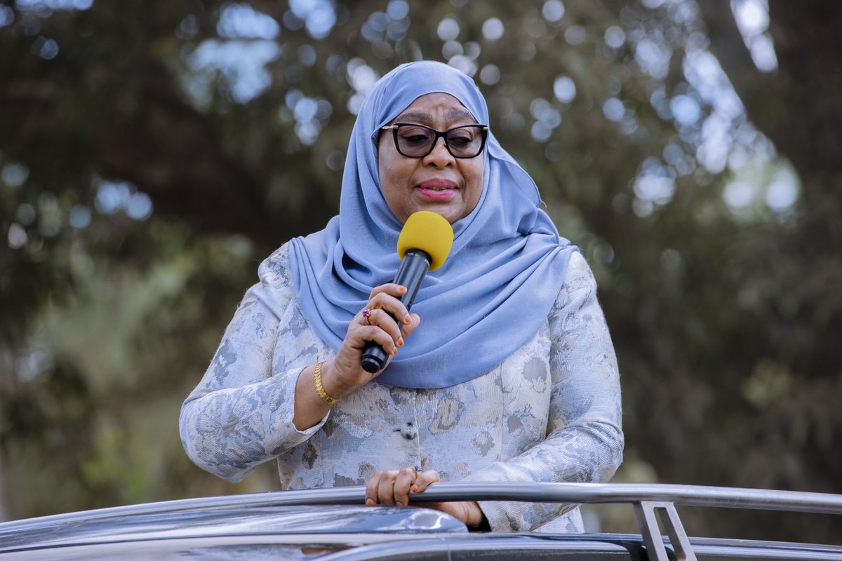 ikulumawasliano's tweet photo. Rais wa Jamhuri ya Muungano wa Tanzania Mhe. Samia Suluhu Hassan akizungumza na Wananchi wa Nanyamba mjini ikiwa ni muendelezo wa ziara yake katika Mikoa ya Kusini tarehe 16 Septemba, 2023. https://t.co/LomZWmOhai