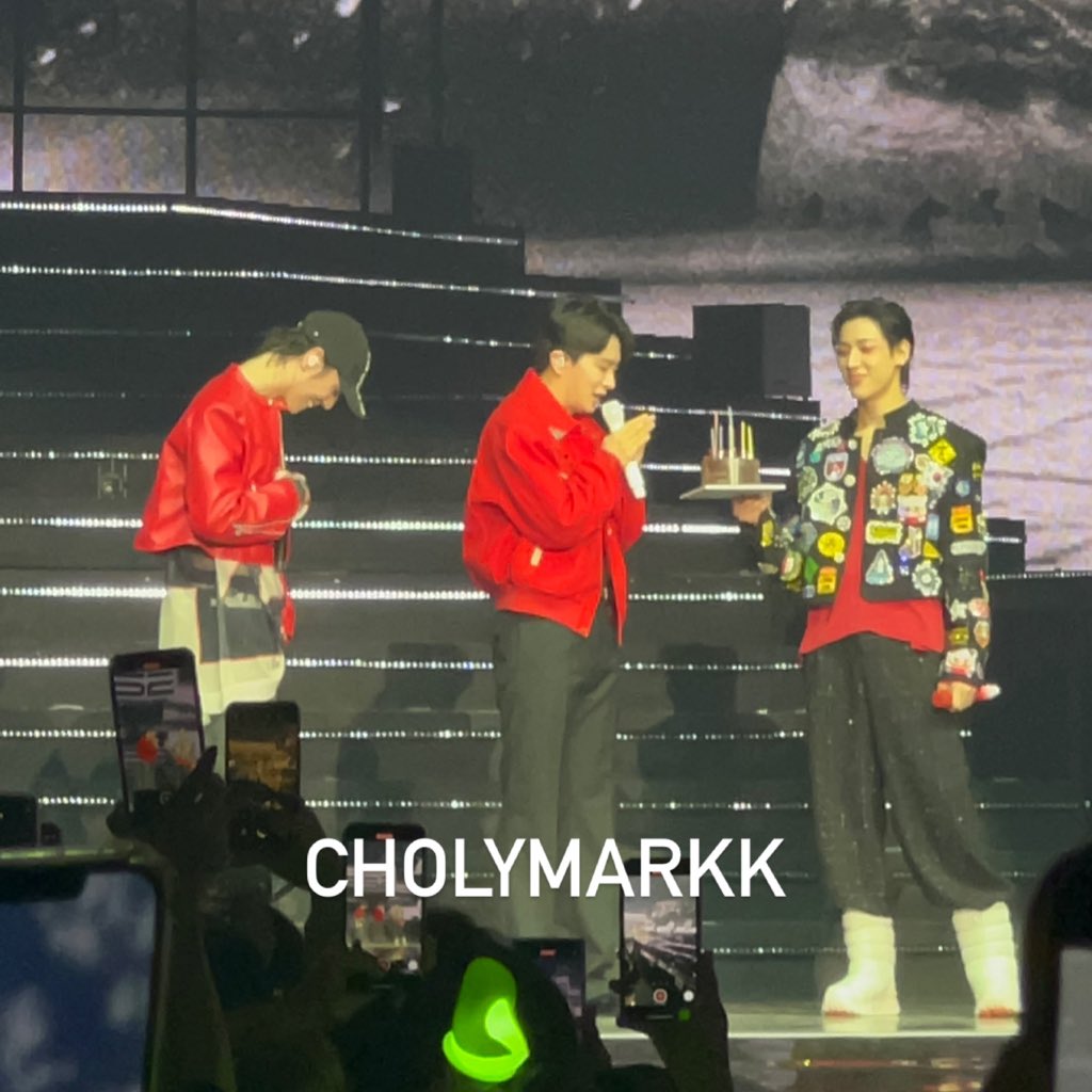 cholymarkk's tweet photo. ร้องไห้ กุร้องไห้ 😭😭😭😭😭😭😭😭😭😭😭😭😭😭😭😭😭😭😭 #BamBamAREA52inseoul https://t.co/58hSqVmEcL