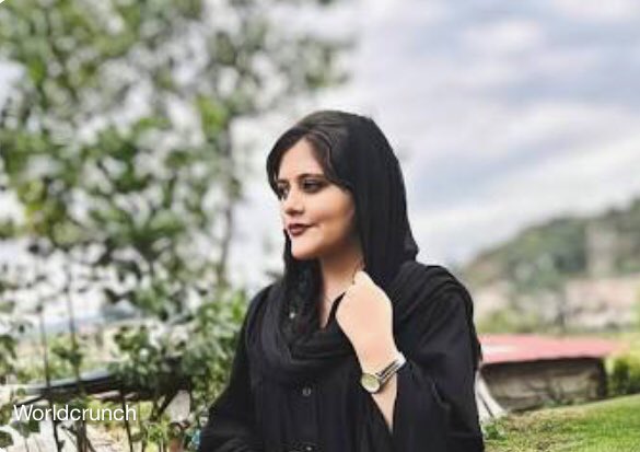 آخرين حرفي كه يه مادر مي تونه موقع بيرون رفتن بزنه اين هست كه مراقب خودتون باشيد.گاهي موقع ها تو مراقبي ولي ........
#مهسا_امينی‌‌