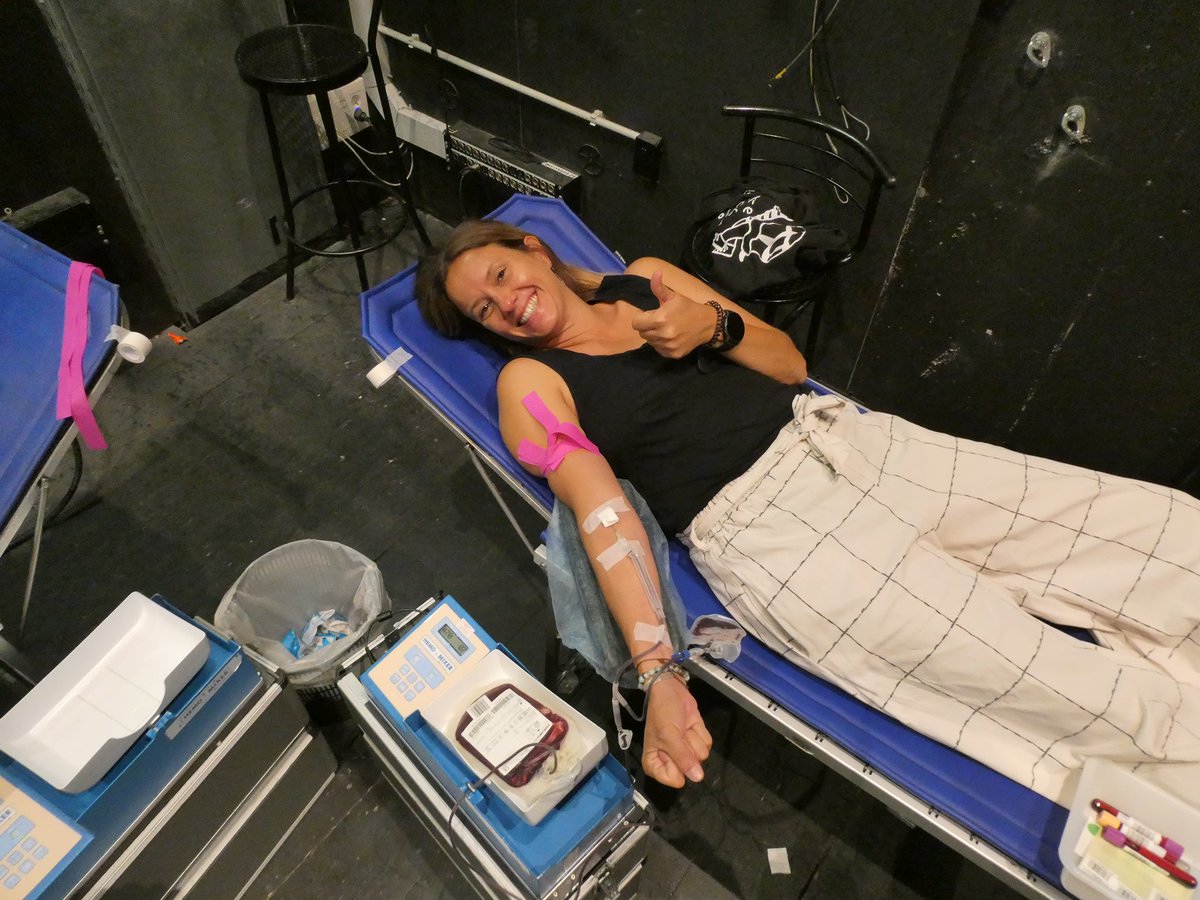 esquerratgn's tweet photo. 🩸La consellera @MariaRoigAlsina participat en la Marató de Sang (@donarsang) de @SantateclaTGN. Durant l'estiu les reserves baixen i es fa més important que mai fer aquest petit però gran gest! Animeu-vos! 👏🏻💪🏻 

#msangtgn #ComparteixVida #DonaSang https://t.co/qbEJsNSH4K