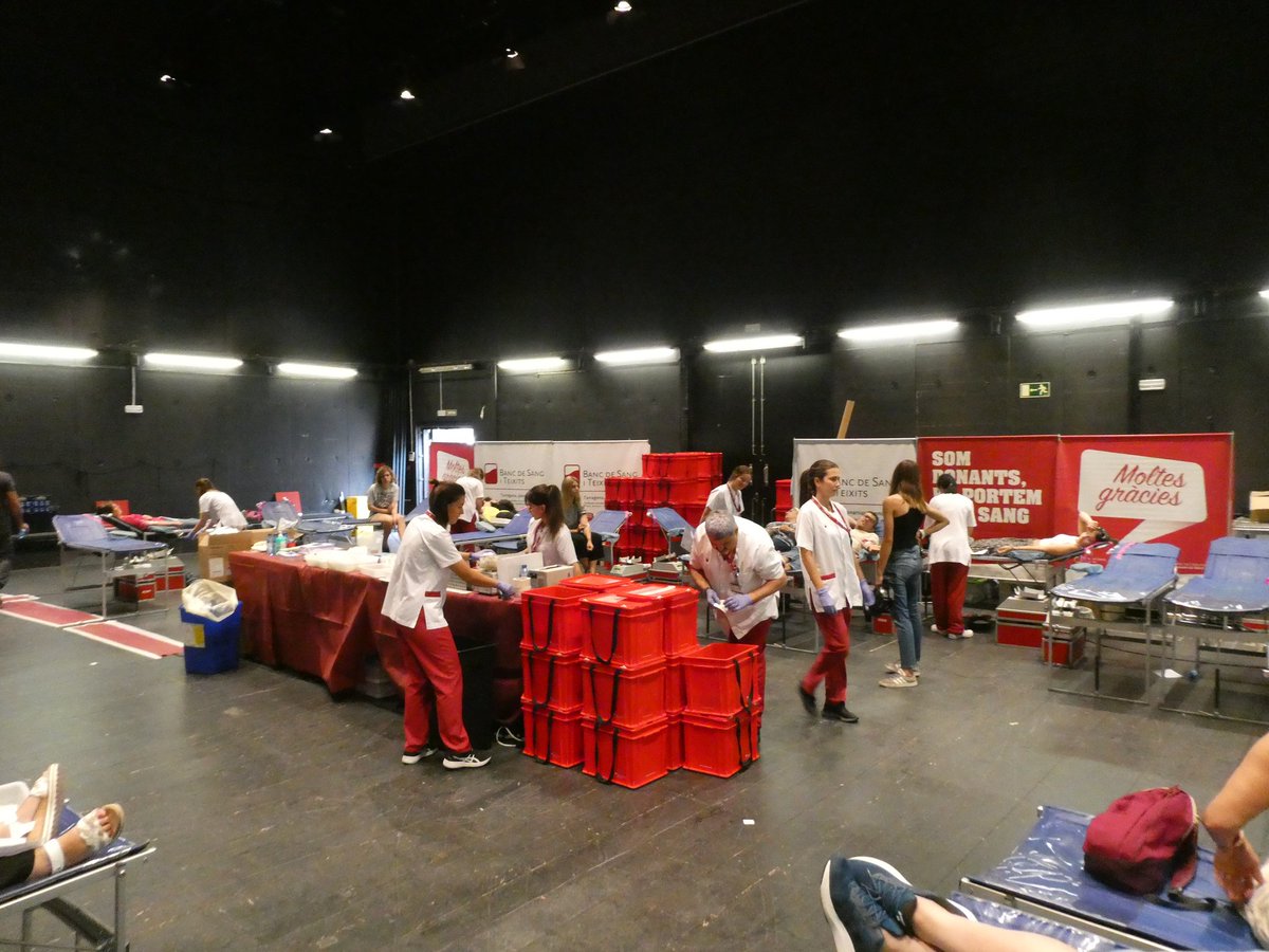 esquerratgn's tweet photo. 🩸La consellera @MariaRoigAlsina participat en la Marató de Sang (@donarsang) de @SantateclaTGN. Durant l'estiu les reserves baixen i es fa més important que mai fer aquest petit però gran gest! Animeu-vos! 👏🏻💪🏻 

#msangtgn #ComparteixVida #DonaSang https://t.co/qbEJsNSH4K