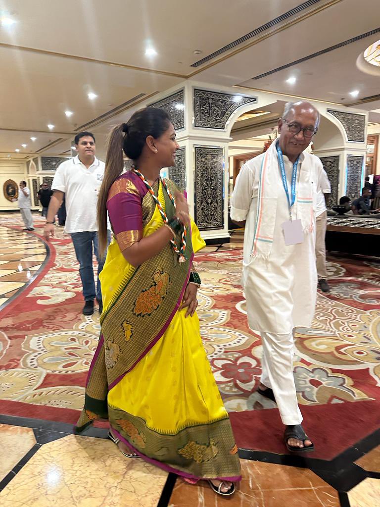 Kathikarrthika's tweet image. Glad to meet senior Congress leader and a leader who inspired us to keep moving during the entire stretch of Bharat Jodo Yatra, Shri @digvijaya_28 on the sidelines of the #CWCmeetingHyd