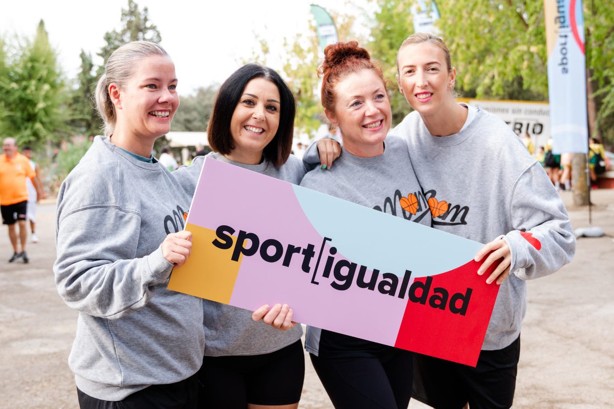 DeporteAND's tweet photo. ¡Arranca #AndaluciaSporti! 🙌

Hoy estamos en el Parque Deportivo #LaGarza de #Linares (#Jaén), desarrollando competiciones de #pádel 🥎 y #baloncesto 🏀 para fomentar la #inclusión y la #igualdad en el #deporte. 

Y la respuesta ha sido masiva 🔥 ¡Más de 200 inscritos! 😍 https://t.co/q030ycgEV2