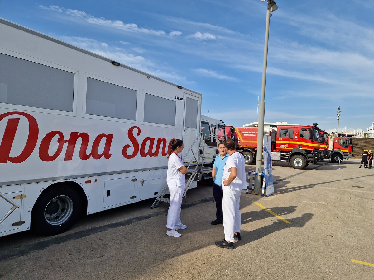 #UMEdula🩵
En Valencia, preparados para nadar 1250 m. en <a href="/lamarinadevlc/">La Marina de València</a> coincidiendo con la travesía a nado organizada por la Federación de Natación C.Valenciana🏊‍♀️
Nadará con nosotros Abraham Trigo para agradecer a los compañeros su implicación es esta iniciativa
#UnMatchXUnaVida