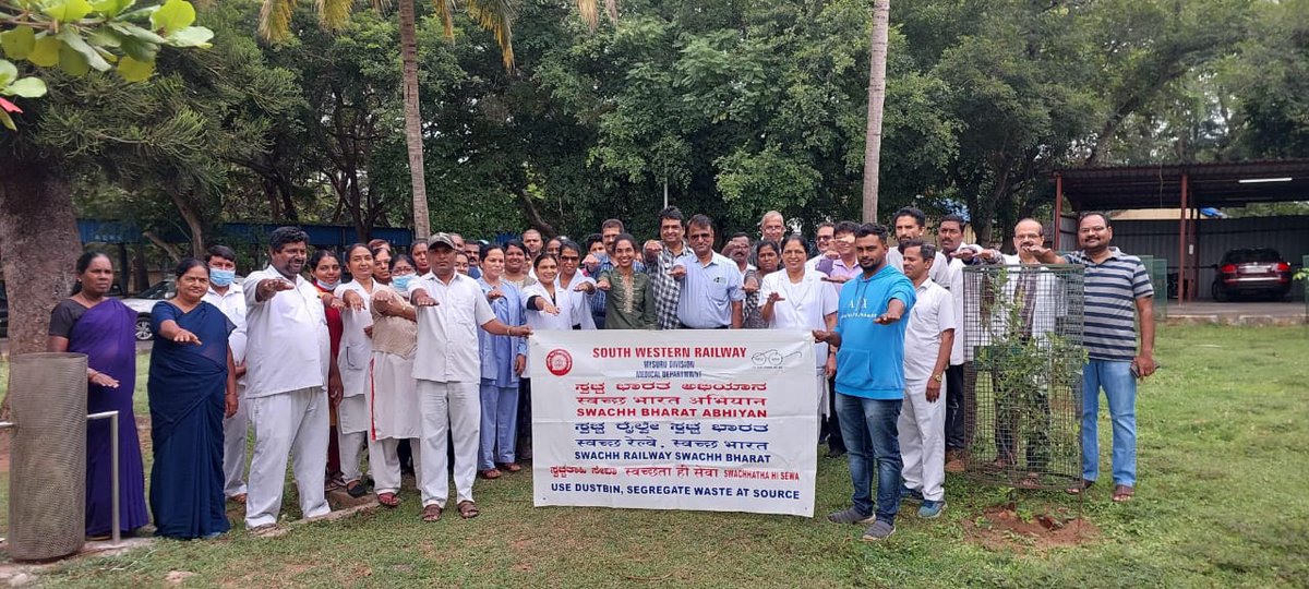DrmMys's tweet photo. Mysuru Division is observing #SwachhataPakhwada from 16 Sept to 02 Oct 2023. Intensive efforts are taken to further improve the cleanliness in trains & Railway stations. All officers and Staffs were taking the Swachhata Pledge over the Division.
#SwachhBharat #SwachhRail
#SWRRLY https://t.co/iMBmsebiiC
