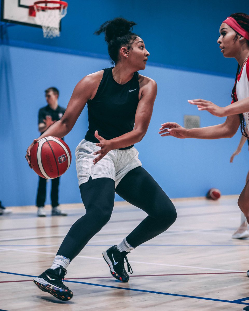RidersWomen's tweet photo. New surroundings 🏡

@Rissa_hamilton has arrived 👋

#RiderUp https://t.co/IN1kbZYIi4