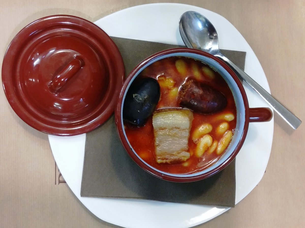 ElRequexu's tweet photo. 🍴 Menú para el fin de semana:
-entrada: #torreznos
-de primero: #fabada o #ensalada de cecina y queso de cabra
-de segundo: #cachopo de setas o #chopa a la sidra
Pan, agua, vino y postre, 22€
☎️ 984395520
📋 Consulta la carta: https://t.co/FIhVnyauKR #sidrería #Gijón https://t.co/wuBdPeEd1S