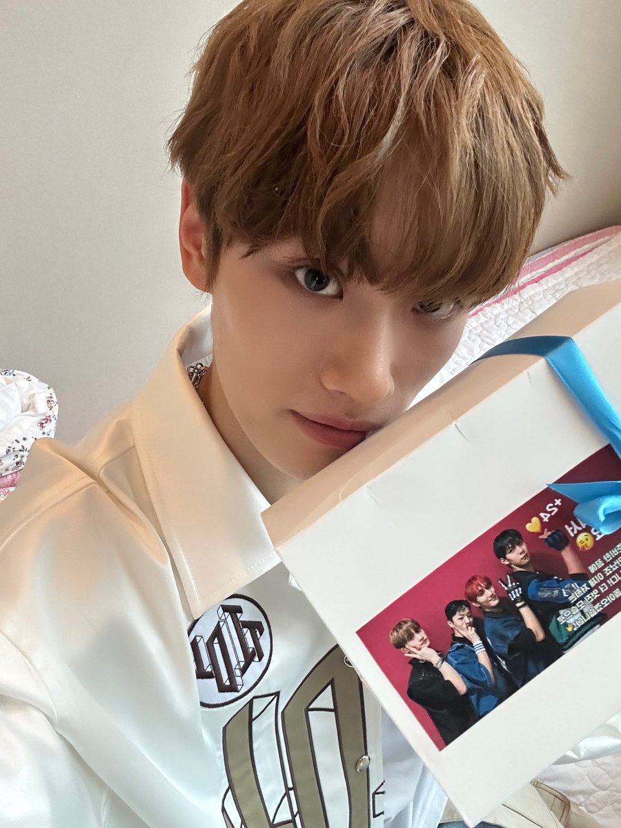 TIOT_NOW's tweet photo. [#준현]
음악 방송 활동을 하면서 부족한 부분을 확인하고
더 발전할 수 있는 기회가 되었던 것 같습니다.
저는 2023년 20살 금준현의 모든 순간들이 행복하고 잊지 못할 꿈같았습니다.
팬분들도 2023년 TIOT와 함께한 모든 순간들이 행복한 기억들로 남았길 바라며 이번 백전무패활동을 마무리 하겠습니다.
다시 한번 팬분들께 고생하셨고 감사했다고 말씀드리고 싶습니다💙

#금준현 #KUMJUNHYEON
#TIOT #티아이오티 
#TIOT_PreDebut #백전무패