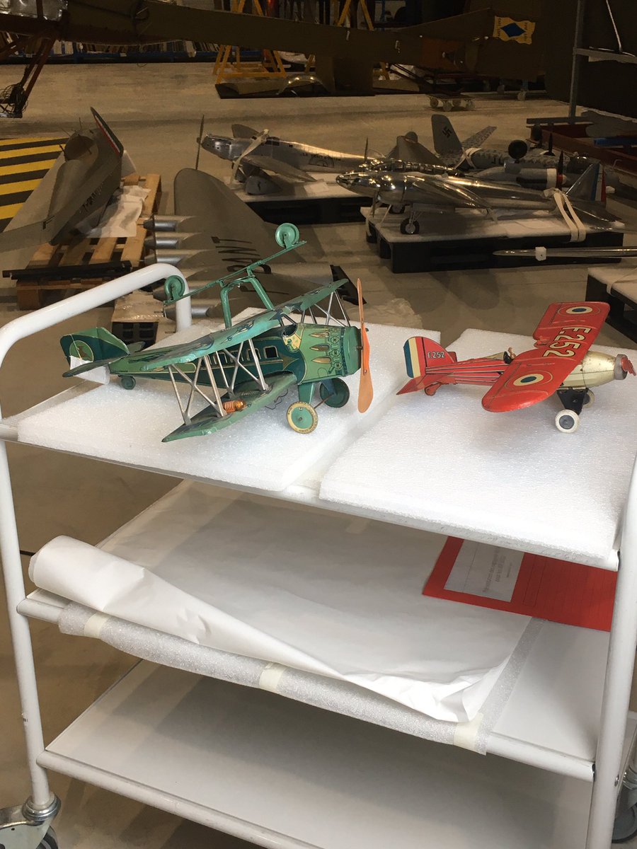Musée de l'Air et de l'Espace (@museeairespace) on Twitter photo La visite se poursuit dans la réserve Jean-Paul Béchat, qui abrite certaines des collections les plus précieuses et fragiles du @museeairespace. Focus sur l’histoire de l’insigne à la cigogne de l’escadrille 3 autour de certaines collections anthropologiques du musée #JEP2023 La visite se poursuit dans la réserve Jean-Paul Béchat, qui abrite certaines des collections les plus précieuses et fragiles du @museeairespace. Focus sur l’histoire de l’insigne à la cigogne de l’escadrille 3 autour de certaines collections anthropologiques du musée #JEP2023