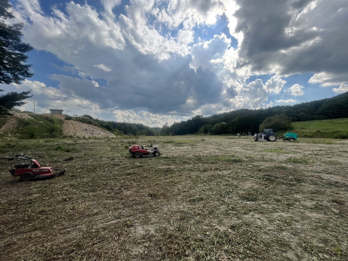 u4gM2idDaqb7lF7's tweet photo. 皆さまお待たせしております、フラットバレーの新天地が見つかり、地主様の許可、地元の方々への説明会も行い、今日よりコース作りを始めました😅三遠南信道も近くアクセスも良いと思います✨️
埋立フラットな土地、これから掘ったり盛ったりご期待ください👍
#フラットバレー https://t.co/8X69qu0Xlp