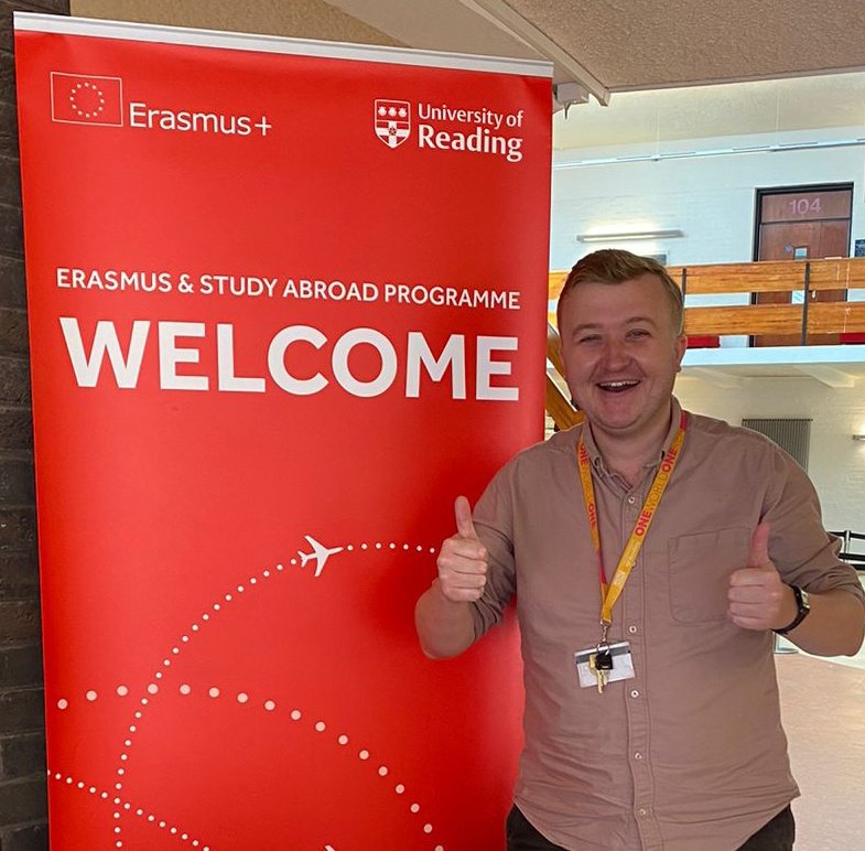 Thumbs up to all new Study Abroad Programme students! Chris and Helen are back in the Palmer Building for Day 3 of Enrolment.

#StudyAbroad #UoRWelcome
