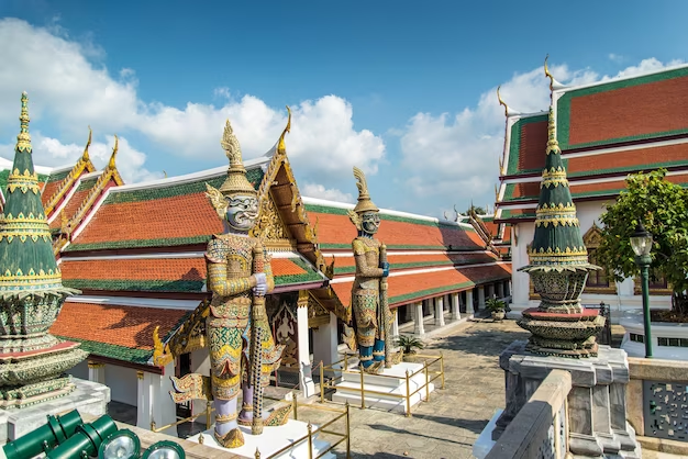 ShotoGamer's tweet photo. Bison/Vega/#MBisonStage aka Temple Hideout/#Ramayana has two stage element from separate location but combined together in his stage.
1. πΊππππ π΄ππ Bell/Maha Gandha Bell from Shwedagon Pagoda in Myanmar
2. πππ€ πππ πππ Statue (Suriyaphop) in Wat Phra Kaew Bangkok https://t.co/pLn9Er4QCe