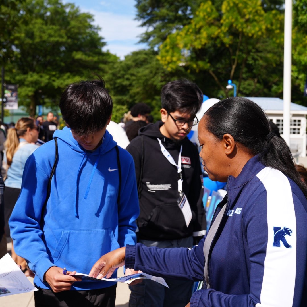 KeanUniversity's tweet photo. Kean's Undergraduate Open House is underway at Harwood Arena. 

Prospective students and their families are learning about Kean's outstanding academic programs and campus life, and taking tours of our beautiful main campus. Join us at noon for the afternoon session. See you there!