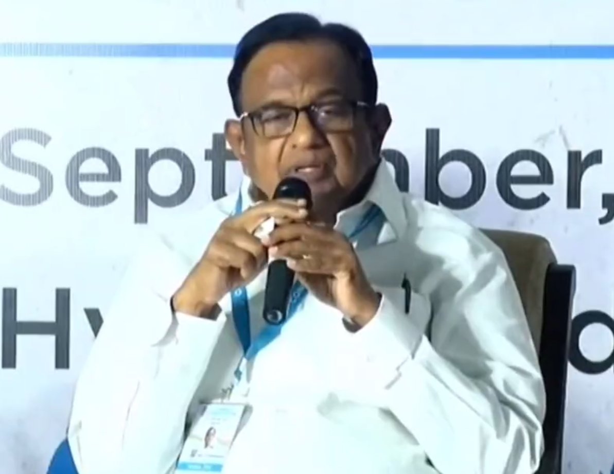 AIRNewsHindi's tweet image. पूर्व केन्द्रीय मंत्री और कांग्रेस के वरिष्ठ नेता पी चिदम्‍बरम ने कहा कि उनकी पार्टी एक साथ चुनाव कराने के प्रस्ताव को खारिज करती है तथा चुनाव आयुक्‍तों से संबंधित अधिनियम में संशोधन करने वाले विधेयक का भी विरोध करती है।

#CWCMeetingHyd