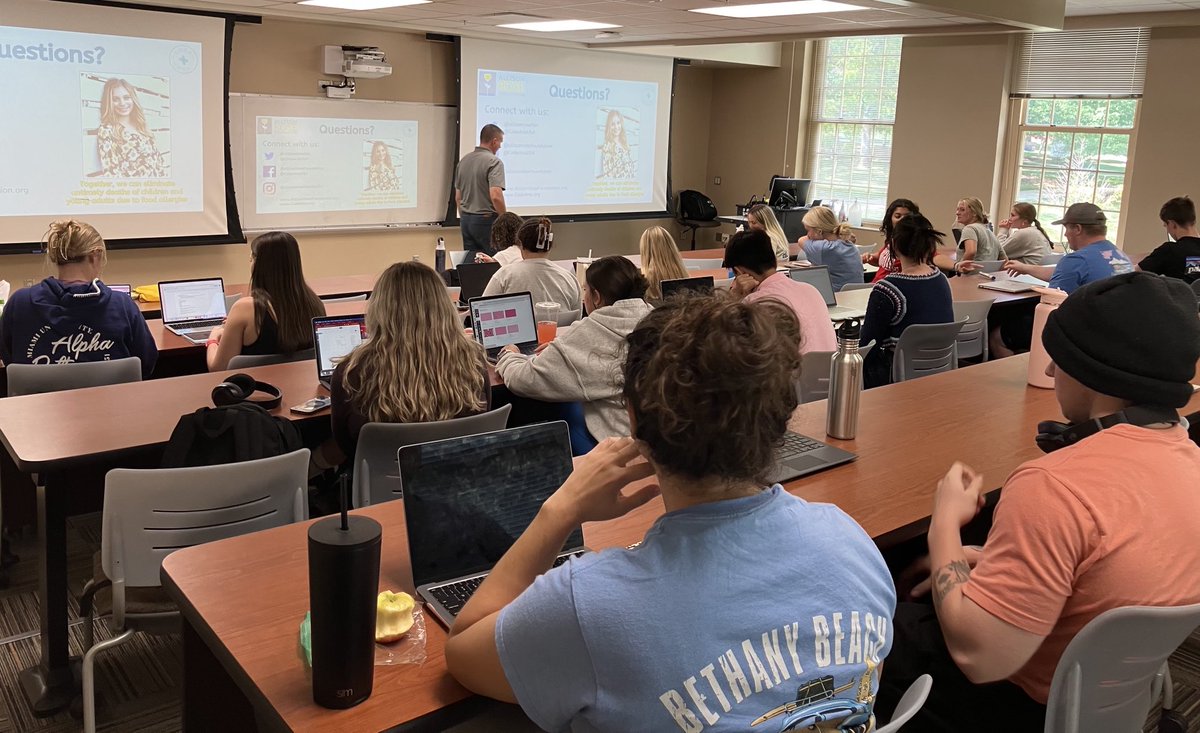 MiamiUNutrition's tweet photo. Thank you to Michael Suhy for his food allergy education session in Miami nutrition classes ⁦@allisonrosefdn⁩ @CodeAnaUSA https://t.co/8Dc6SqvGmx