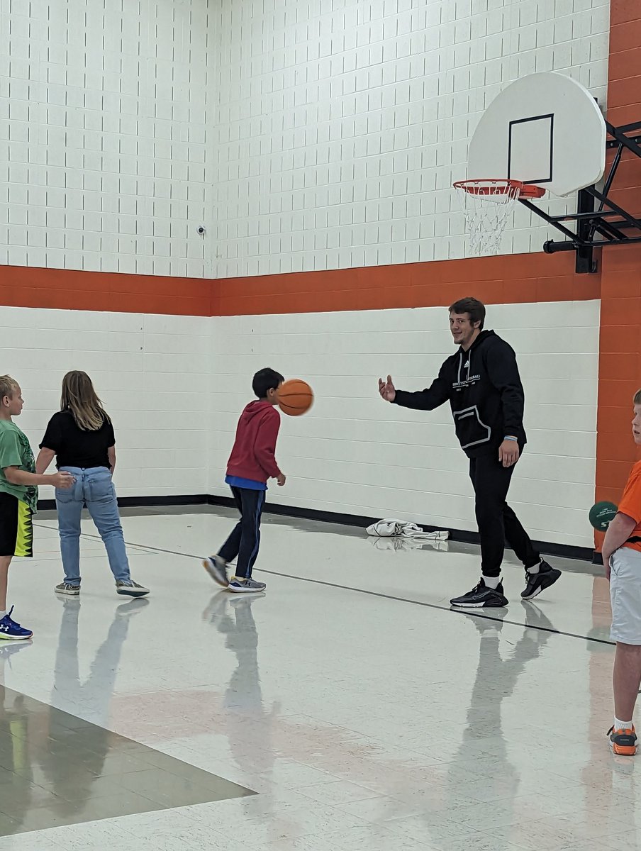 ecassellius's tweet photo. On Fridays, football players from Winona State University hang out with kids during recess and lunch. It's the best! After 2 weeks relationships are forming and so much joy is present! 
Thanks @WinonaState_FB 💜
We appreciate you! https://t.co/JefQ5B2nqQ