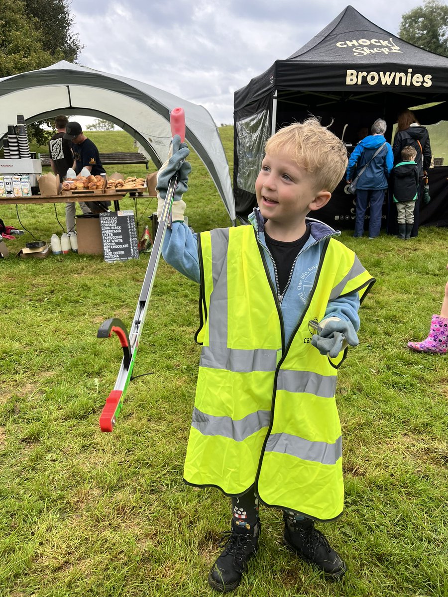 lessoncopy's tweet photo. Newest recruit to #plasticfreemumbles at #mumblesfest litter-picking today ๐ https://t.co/pRP6ptgGga