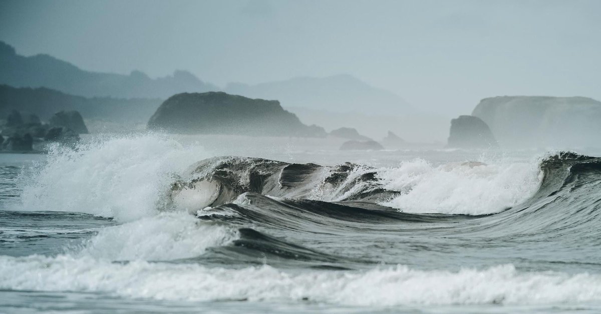 Good morning, everyone. #breakingwaves #waves #ocean