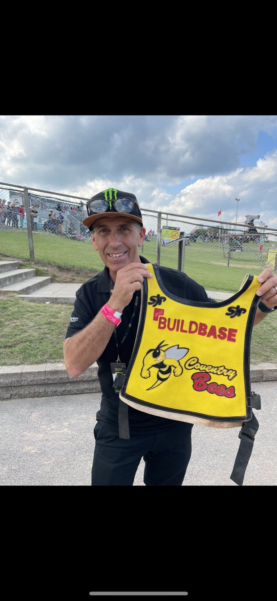 Some big names in the sport who have pulled in our fabulous racejacket are willing us on in the fight to return home 🐝🐝 <a href="/KeepBeesOnTrack/">BringBeesBackToCoventry</a> <a href="/GregHancock45/">Greg Hancock</a> #coventrybees #speedway #greghancock #dontyawannawin