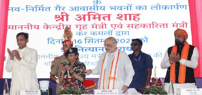 PIB_Patna's tweet photo. Union Home Minister Shri @AmitShah also virtually inaugurated the newly constructed office buildings of @SSB_INDIA of worth Rs 35 crore at #Bathnaha in #Sitamarhi district of #Bihar. MoS Shri @nityanandraibjp were present on this occasion.
➡️Details- https://t.co/ZnMFmSoGgy https://t.co/CaObP28meW