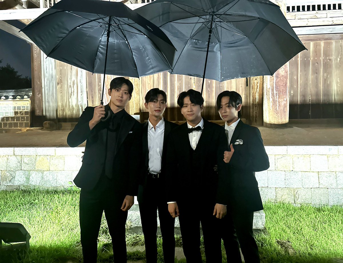 비가 오는 와중에도 와주신 립바미 분들, 멀리서 응원해주신 분들 모두 감사합니다🩵
다들 조심히 가세요🙌 - 리베란테

#Libelante #리베란테 #강릉시립교향악단 #가곡의밤
#김지훈 #진원 #정승원 #노현우
#KIMJIHOON #JINWON
#JUNGSEUNGWON #ROHHYUNWOO