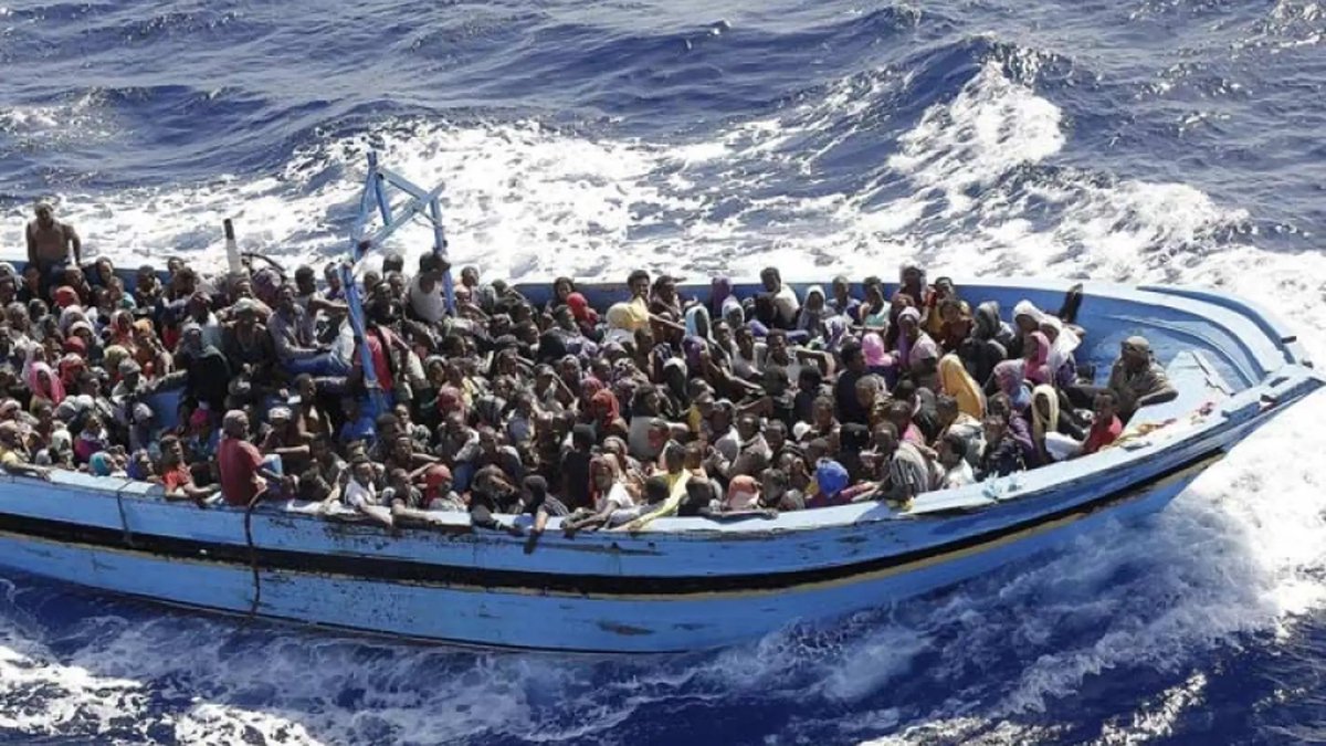 SrLiberal's tweet photo. Si la Sra. Von der Leyen no atiende la petición de ayuda urgente de Giorgia Meloni por la invasión migratoria, estaría habilitando a los estados miembros a tomar las medidas unilaterales necesarias para recuperar el control de las fronteras.

¿Apoyarías la toma de decisiones unilaterales de espaldas a la Unión para proteger las fronteras?