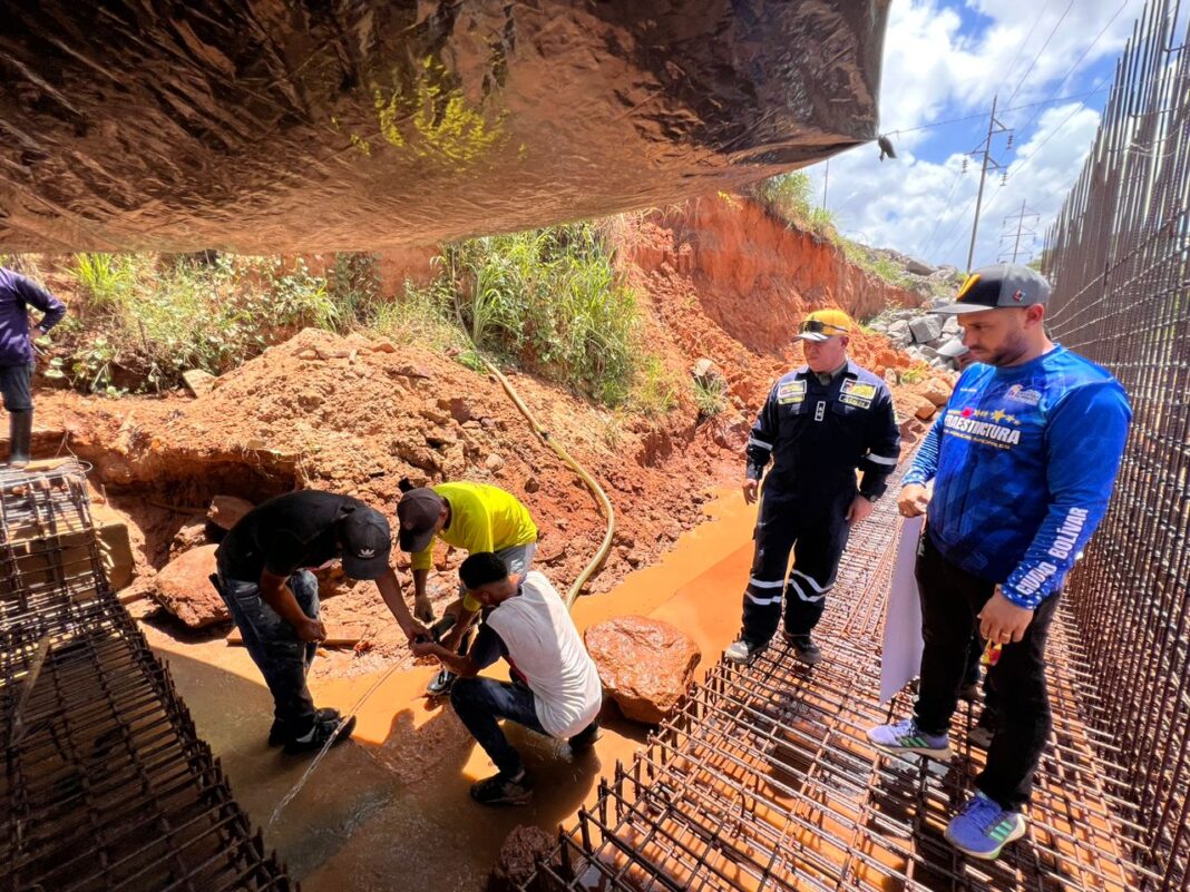 #VenezuelaEsÚnica
-Avanza en 60% restauración del puente Cañafistola en Ciudad Bolívar

-A fin de evitar una nueva falla la obra inició desde los cimientos.
#Viernes #16Sep