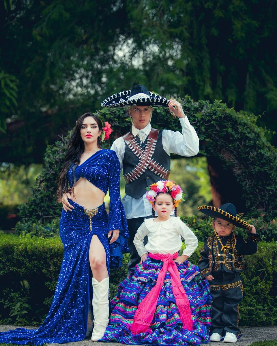 soy_edi_'s tweet photo. Familia Jukilop❤️🇲🇽 
@KimberlyLoaiza_ @Juandedios_P https://t.co/hDZGJDIFAQ