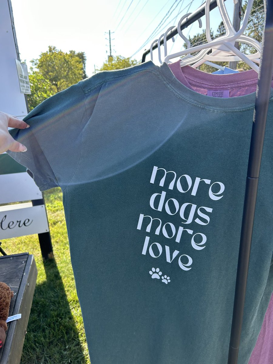 magic1061's tweet photo. Come on down to @scentedmarket and browse their parking lot FULL of their fave vendors full of fun and unique finds’ 🙌🏻💛

Show your support for these local hardworking and talented vendors! 🎨

#thescentedmarket #guelph #magic106 https://t.co/n0yYwELmJH