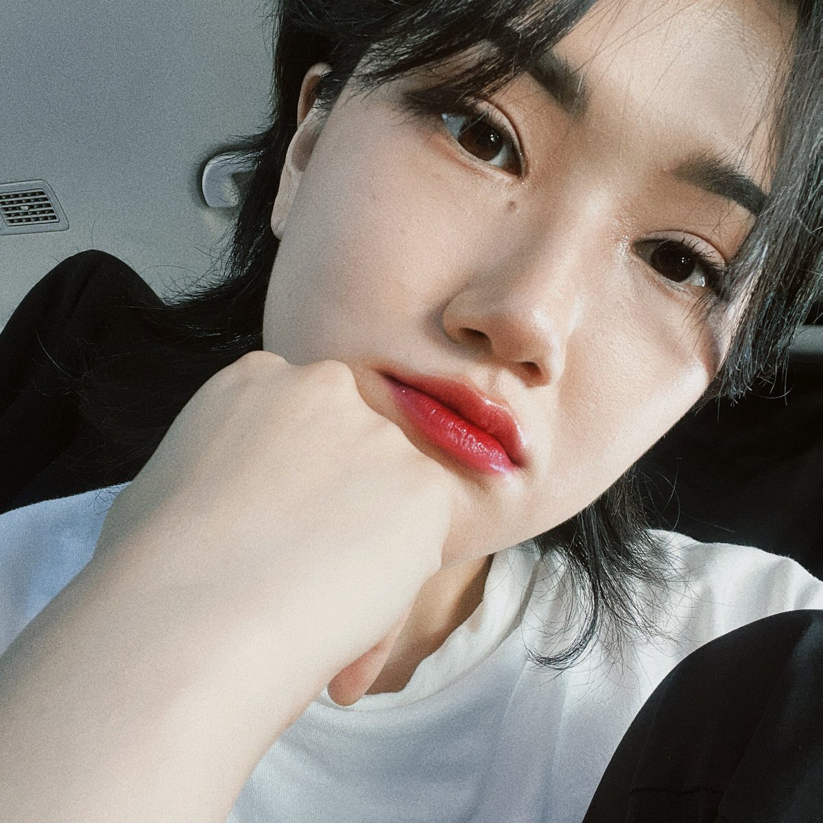 h93_in's tweet photo. Thank you for celebrating my birthday! 🙇🏻‍♀️
생일을 축하해 주신 모든 분들께 진심으로 감사드려요! 😭 

우리 팬 여러분들, 지인 분들, 그리고 우리 멤버들 덕분에 올해는 정말 평온하고 즐거운 생일을 보냈어요. 
너무 많은, 또 감사한 축하를 받아 아직까지 붕 떠 있는 느낌이 듭니다. https://t.co/Rvf1TPyOt3