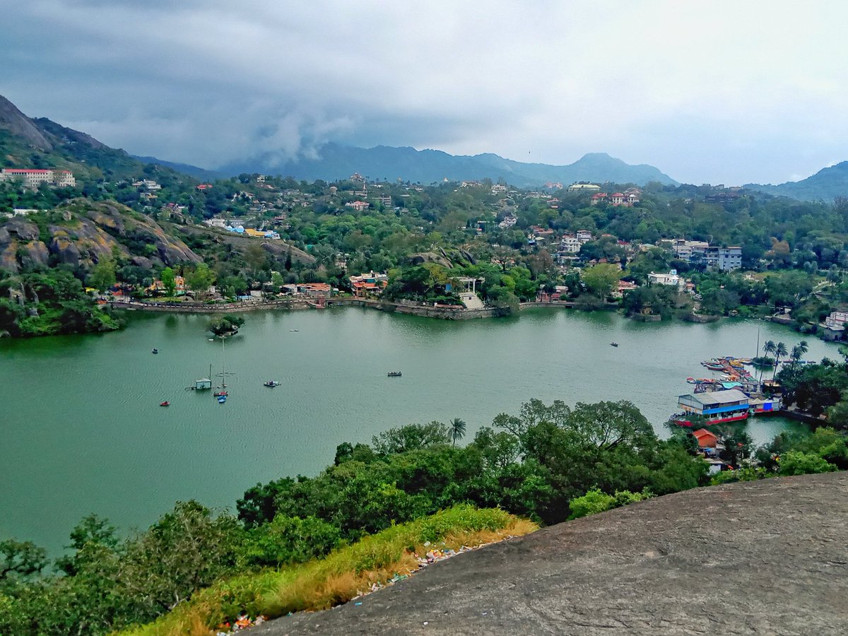 DrKumar_R's tweet photo. #Mount_Abu, Rajasthan. A town with cool climate settled approx 5650ft above on the India's oldest #Aravali🏔️🏔️🏔️. In the center of town, #Nakki_lake is a most popular spot. Closed by the centuries-old #Toad_rock, from where all the view points looks amazing.

@g20org @DrKumar_R https://t.co/FsIbALUOfZ