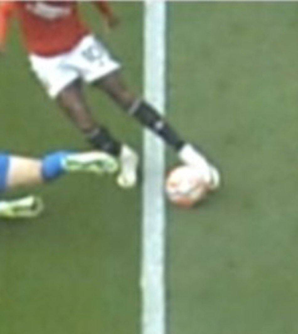 F6J6UN_WYAAErSJ?format=jpg&name=medium